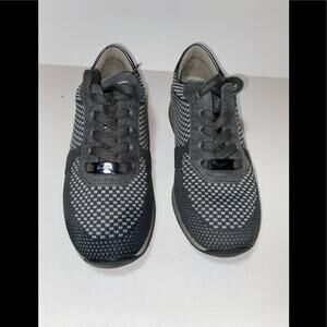 DYNERGY WOMENS SNEAKER SIZE 4.5 NWOT